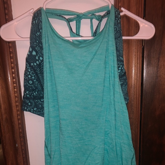 Lululemon workout tank with sports bra included - Picture 2 of 4
